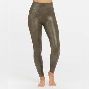Spanx Faux Leather Croc Shine in olive green